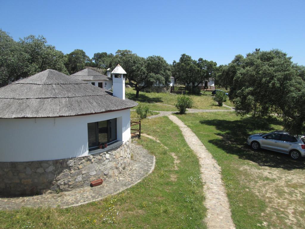 La Roca de la SierraChozos De La Dehesa公寓式酒店 外观 照片