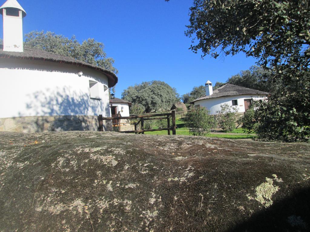 La Roca de la SierraChozos De La Dehesa公寓式酒店 外观 照片