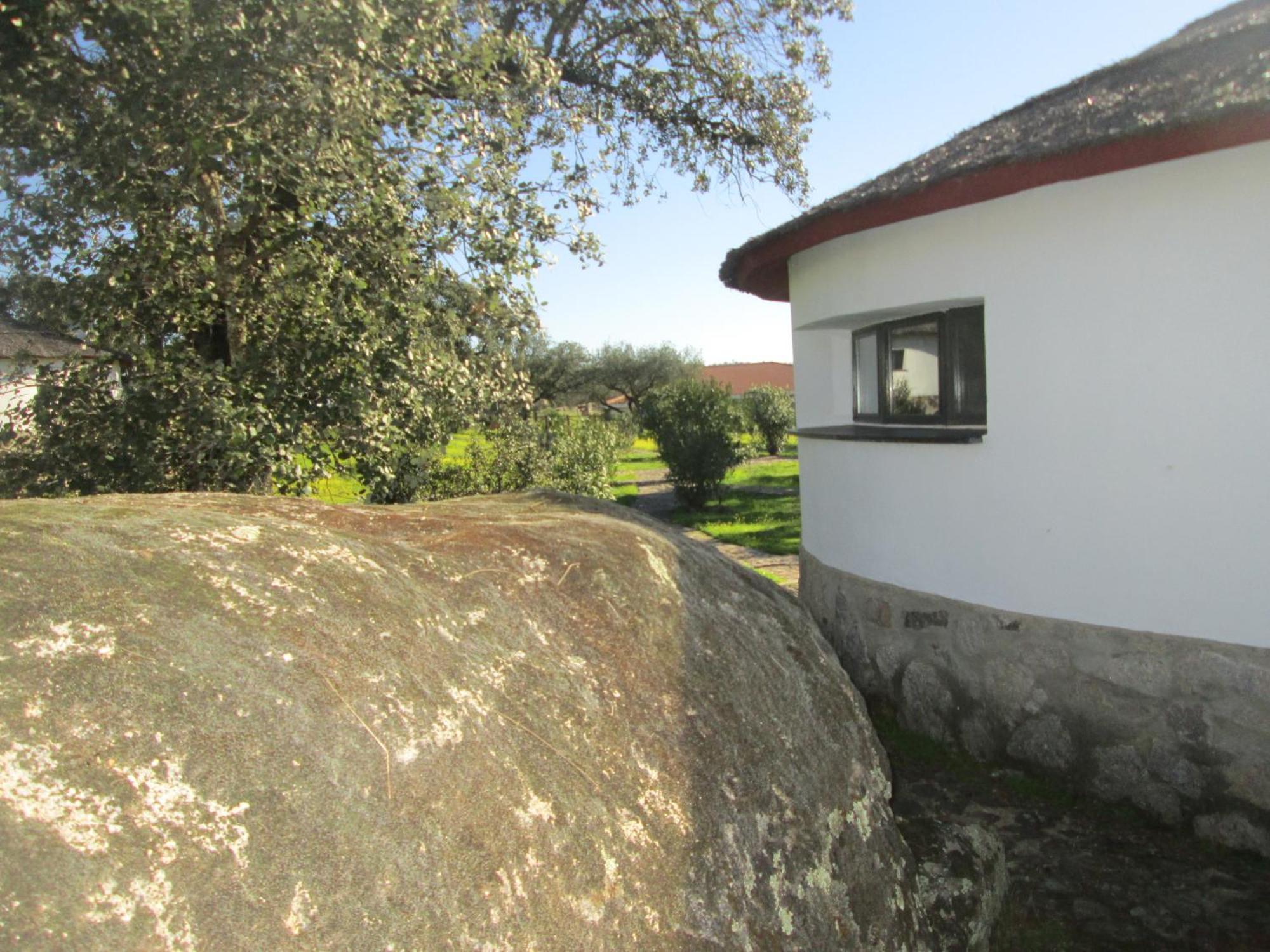 La Roca de la SierraChozos De La Dehesa公寓式酒店 外观 照片