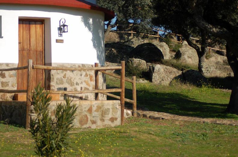 La Roca de la SierraChozos De La Dehesa公寓式酒店 外观 照片